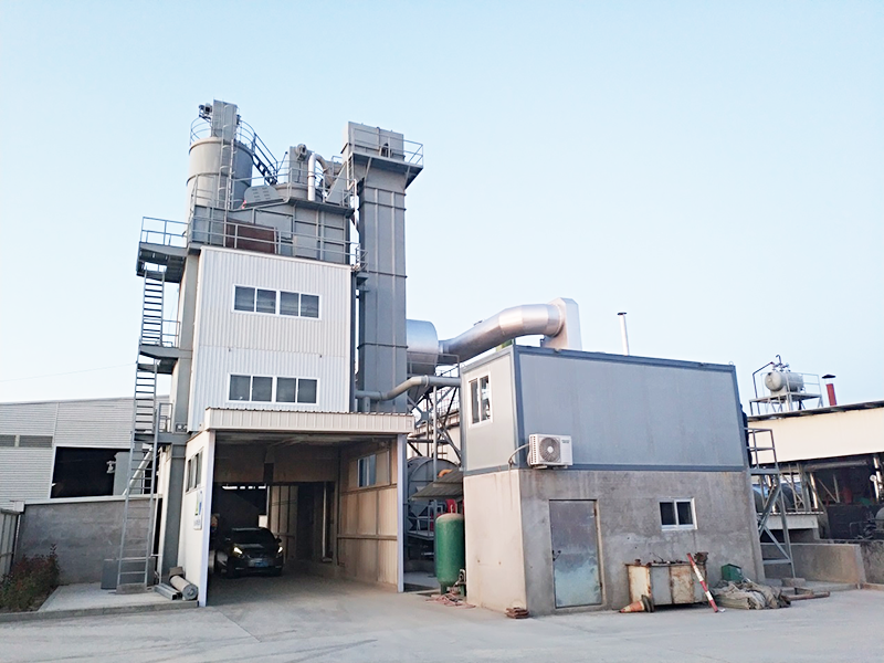 二、2017年10月山東濰坊工地qlb3000型瀝青攪拌站